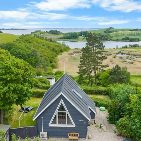 Chayton - 450m From The Sea By Interhome